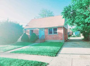 855 James Pl, Uniondale, NY 11553