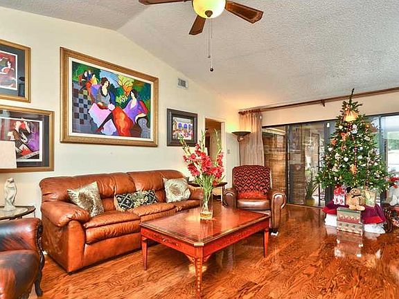 4th image of 1203 Cedar Lake Dr