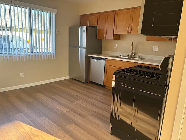 18 S Lake Dr — Photo 2