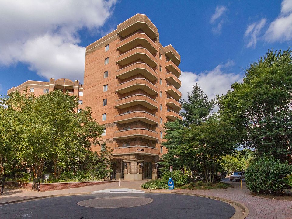 1st image of 1050 N Stuart St APT 900