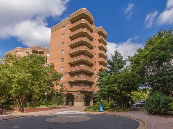 1050 N Stuart St APT 900, Arlington, VA 22201