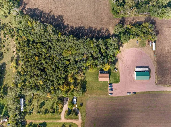 724 Matts Blvd, Springfield, SD 57062