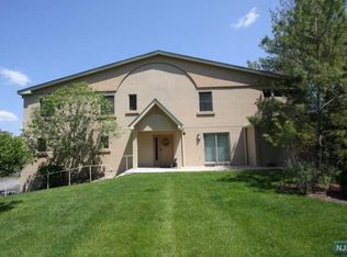 1 Rio Vista Dr #1, Allendale, NJ 07401