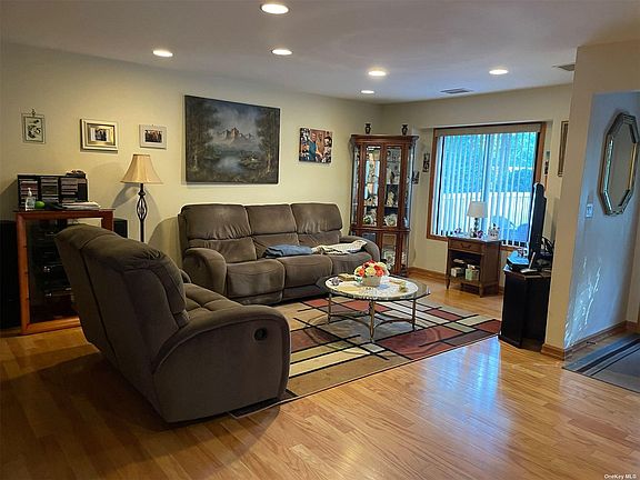 5th image of 366 Clubhouse Ct #366