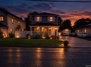 48 Silver St, Patchogue, NY 11772