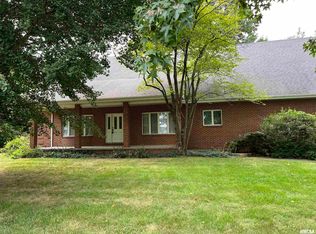 105 Nansarah Dr, Jacksonville, IL 62650