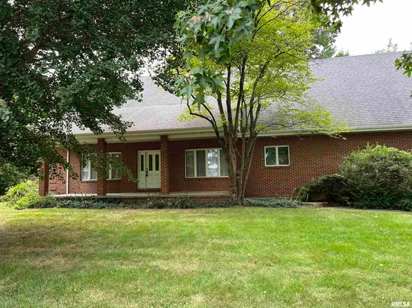 105 Nansarah Dr, Jacksonville, IL 62650