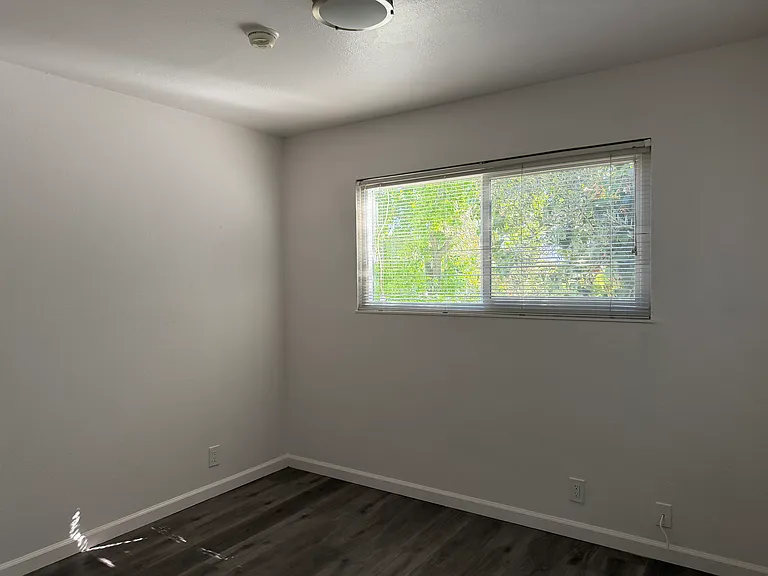 3609 Rowley Dr — Photo 12