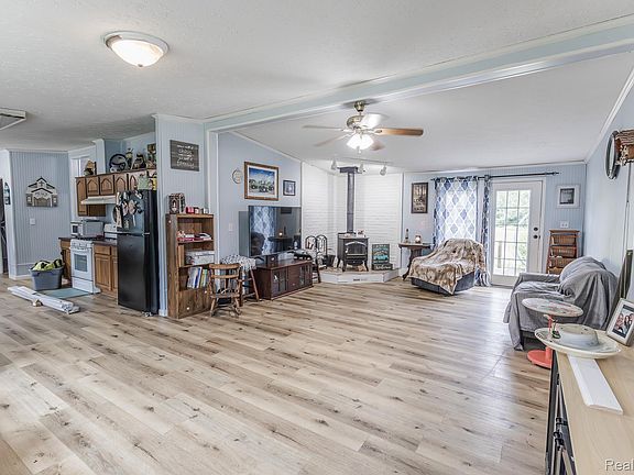 4th image of 2649 Brown Rd
