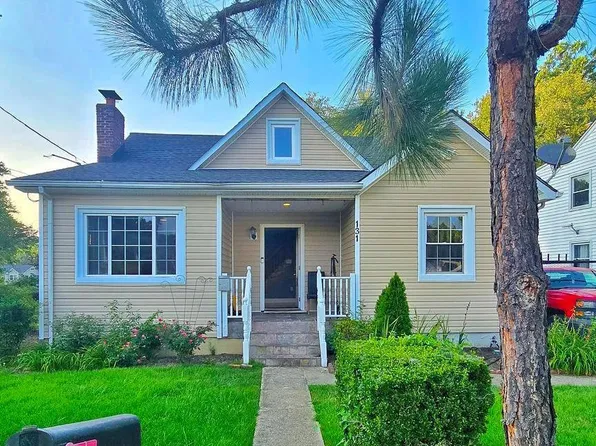 131 Seneca Dr, Oxon Hill, MD 20745