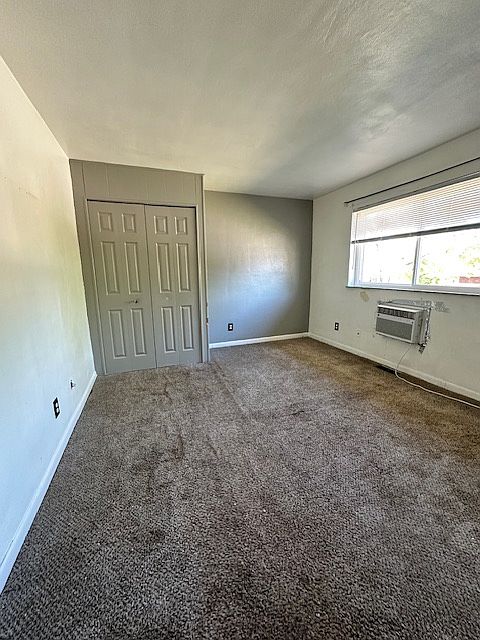 1st image of 4046 Crest Dr