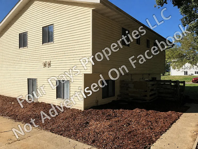 4421 S Union St — Photo 2