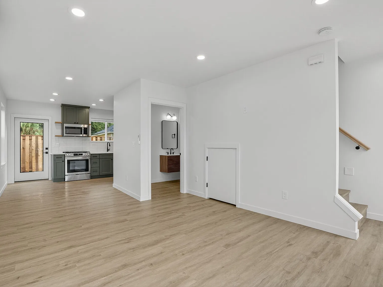 2 bed, 2.5 bath, 800 sqft, $2,400 — Photo 4
