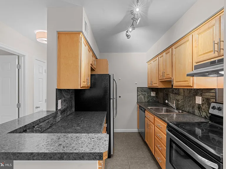8110 Colony Point Rd #H — Photo 13