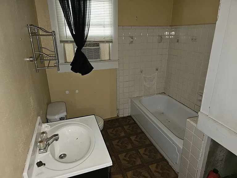 1505 Quevado St — Photo 3