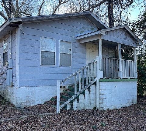 2nd image of 2135 5th St E