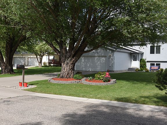 2nd image of 527 10th Ave N