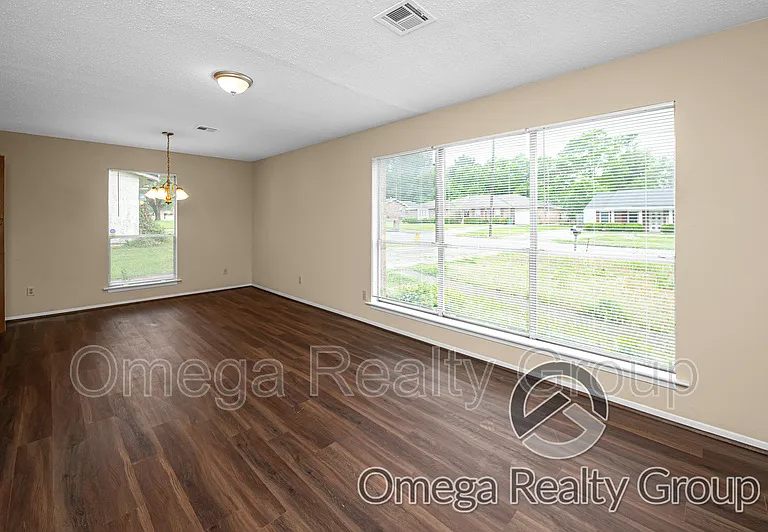 4078 Strathmore Dr — Photo 5