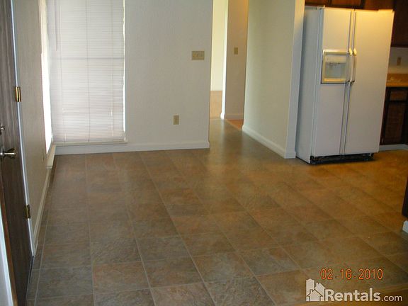 3rd image of 18 Glenville Cir