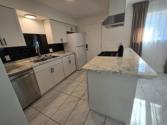 4th image of 480 Zahn Dr #5