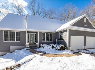 39 Hickey Rd, Pomfret Center, CT 06259