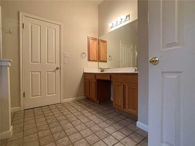 5726 Taylorcrest Dr — Photo 16