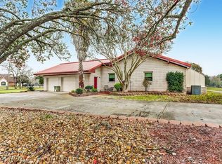 3253 Fm 102, Eagle Lake, TX 77434