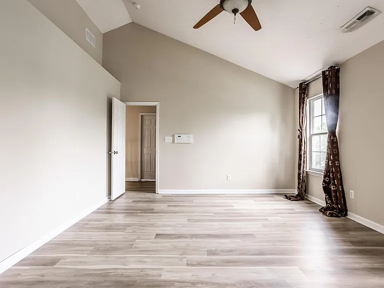 6765 Woodcliff Cir — Photo 23