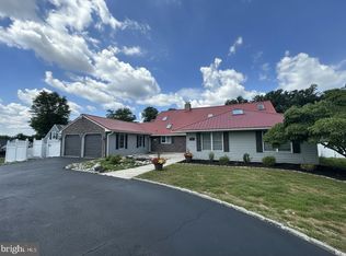 24 Rose Apple Rd, Levittown, PA 19056