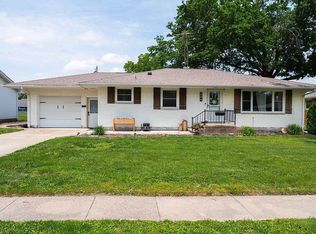 606 Starlite Dr, West Point, IA 52656