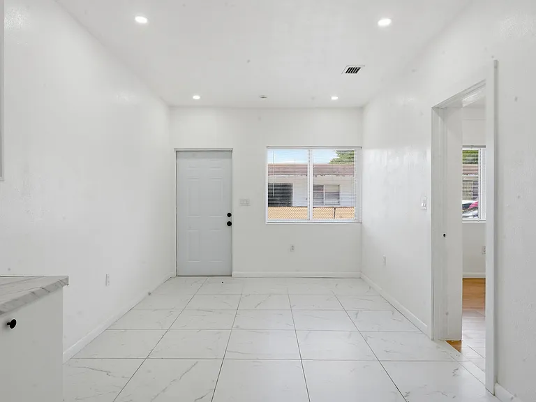 340 SW 11th Ave #2A — Photo 4