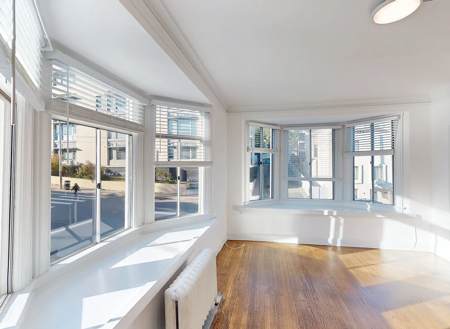 Bright & Spacious 1-Bedroom Apartment in Prime NOPA Location — Photo 3