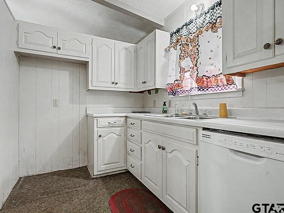 4th image of 219 Evergreen Rd