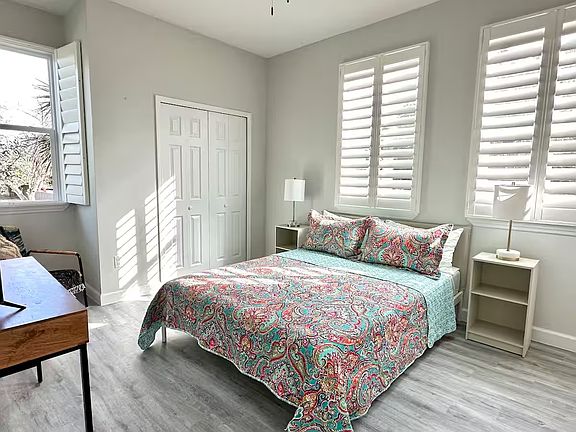 3rd image of 4720 Emerson Ave S #1/2
