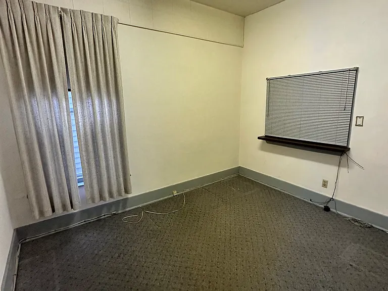 1524 N Farwell Ave — Photo 14