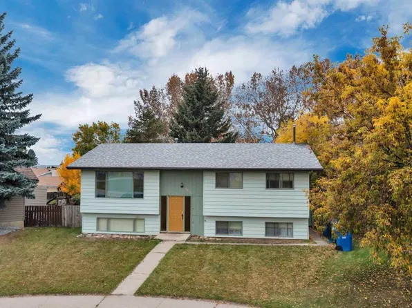 5724 57th St, Rocky Mountain House, AB T4T 1H8