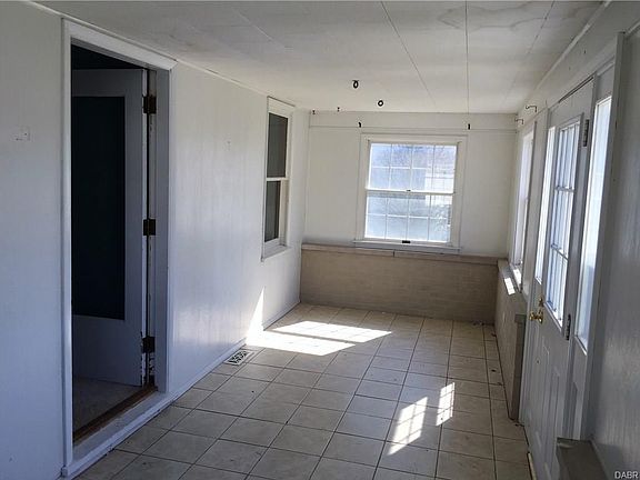 3rd image of 407 W 1st St