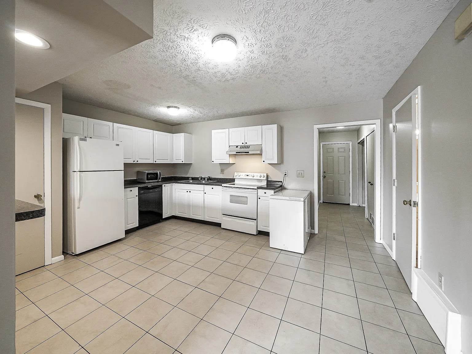 4 bed, 2.5 bath, 1440 sqft, $599 — Photo 3