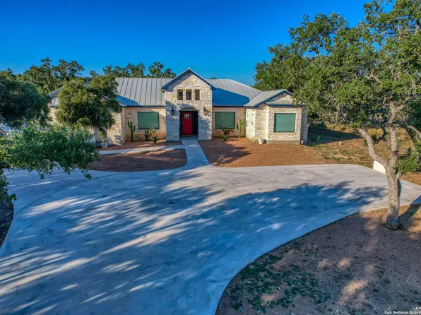 1145 Mountain Valley Dr, ConCan, TX 78838