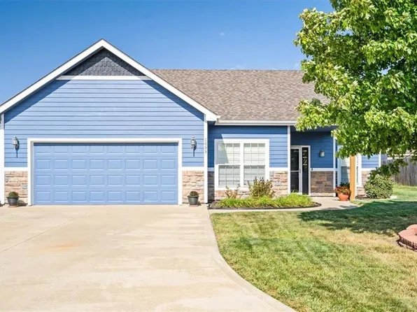 1055 Firetree Ave, Baldwin City, KS 66006
