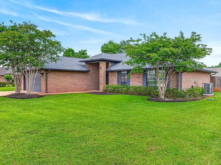 2558 W Ashford Park Dr — Photo 2