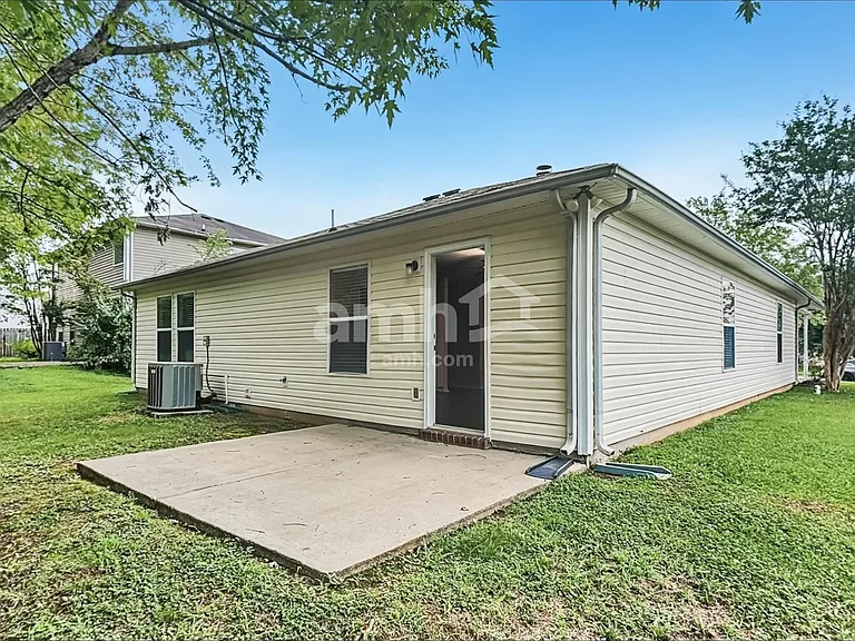 2649 Sutherland Dr — Photo 15