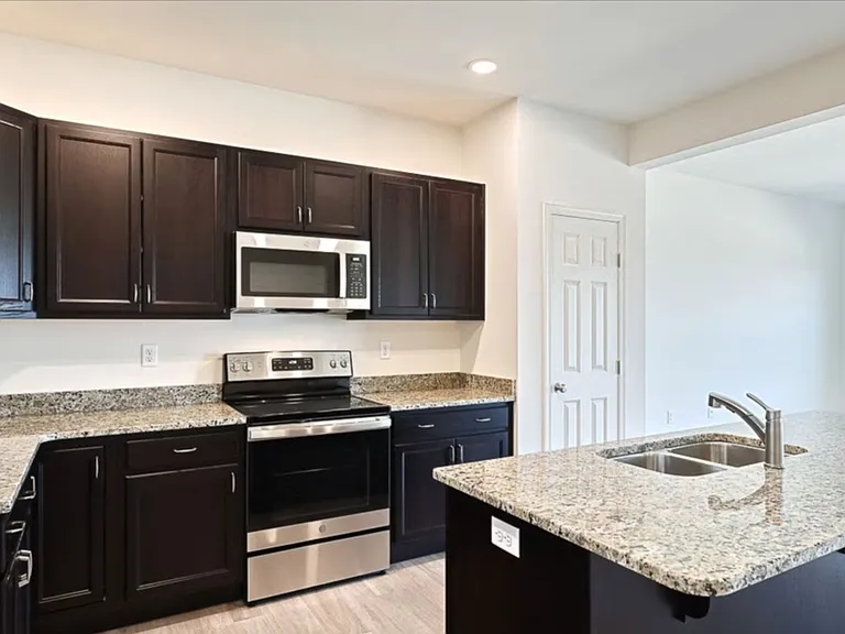 7882 Briarwood Dr — Photo 11
