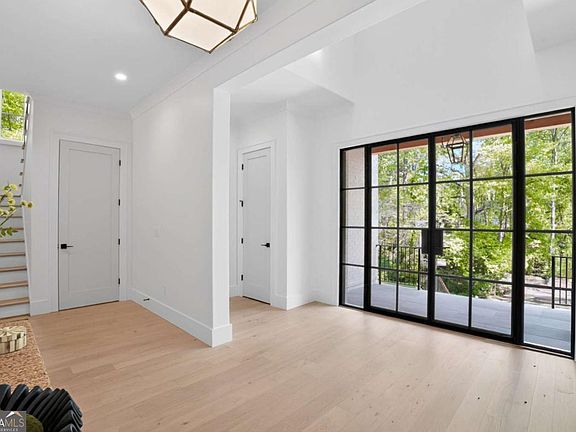 3rd image of 44 Hardeman Rd