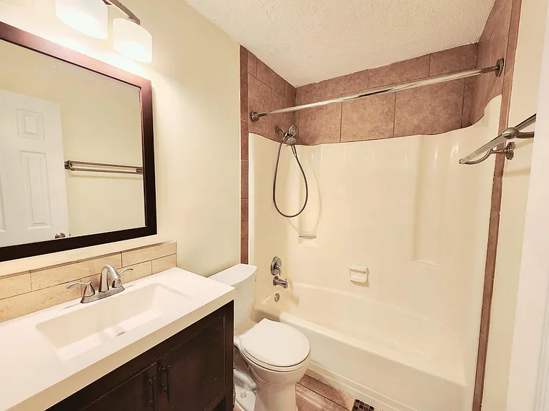 7556 Gordon Cir — Photo 16