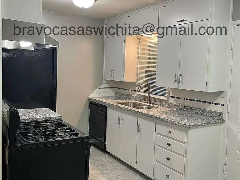 2227 S Bonn Ave — Photo 8