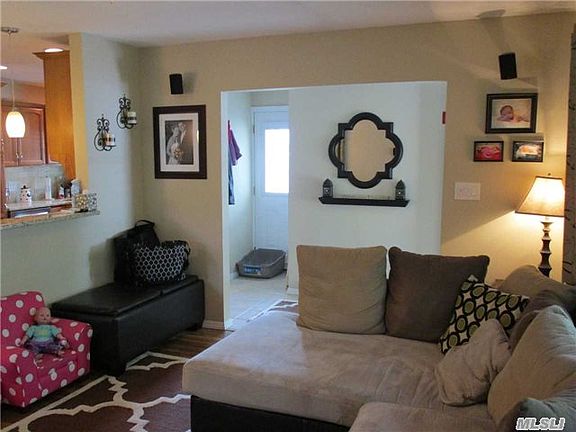 4th image of 32 Beatrice Dr