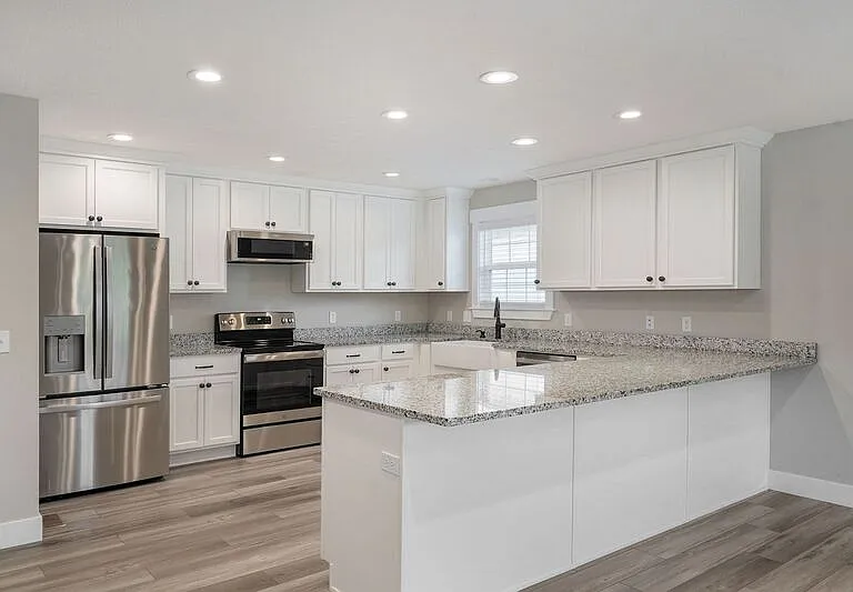 1120 N Clay Ave — Photo 6