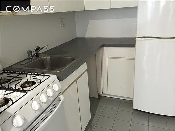2nd image of 856 10th Ave APT 2