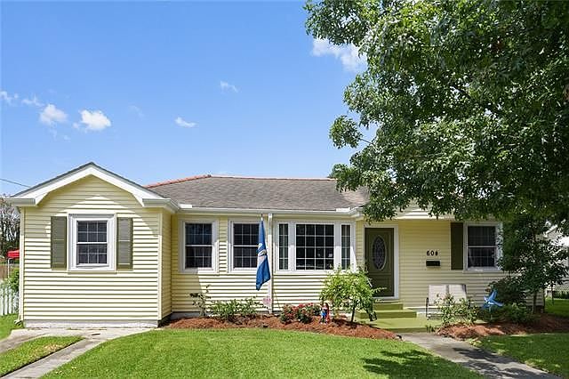 1st image of 604 Mayflower Dr